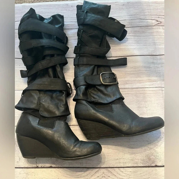 Blowfish Black Buckle Boots‎ - Picture 4 of 10
